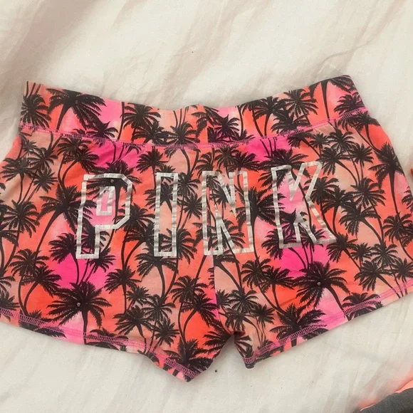 VS PINK Shorts Lot - Picture 4 of 10